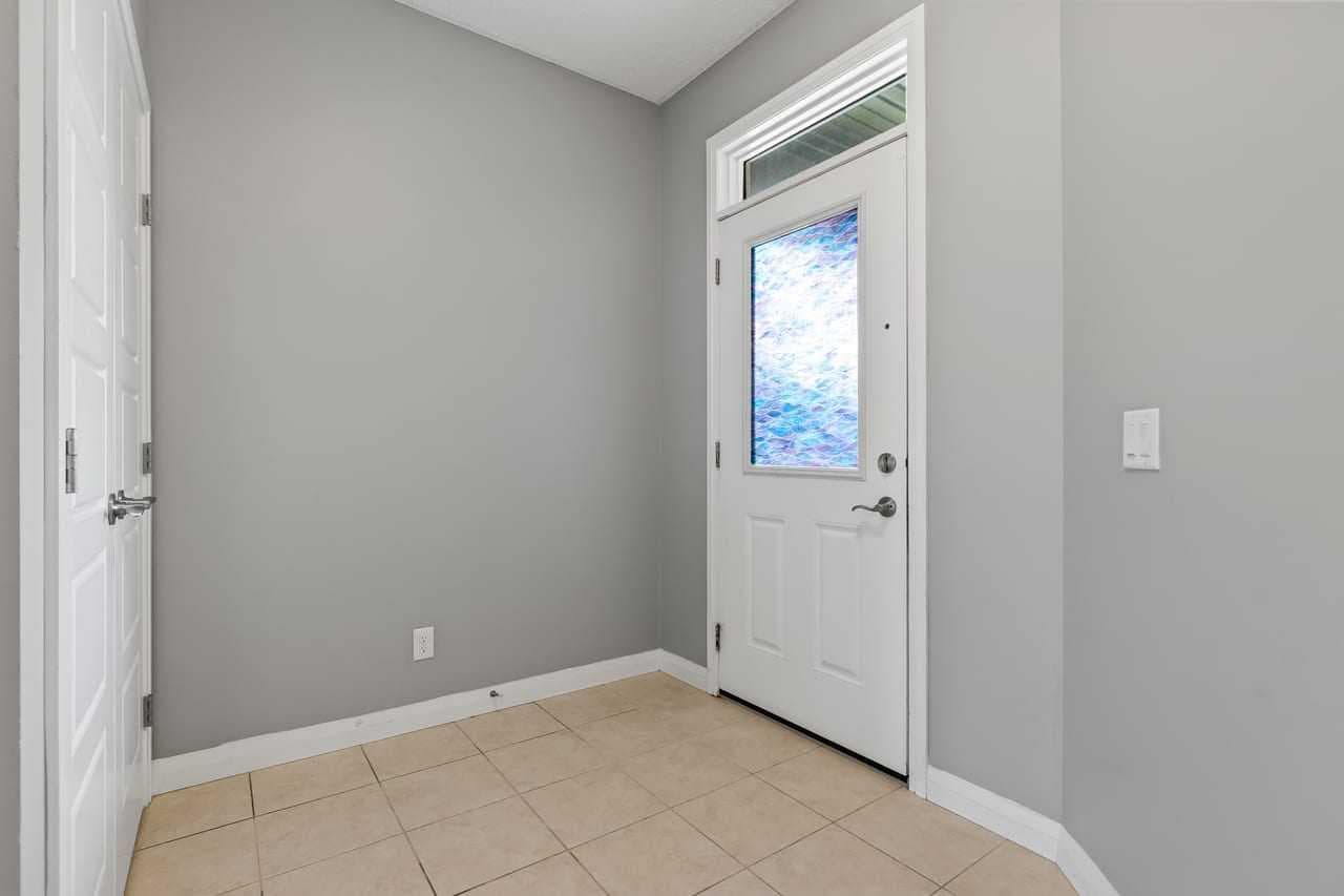 14 Kingfisher Crescent SE