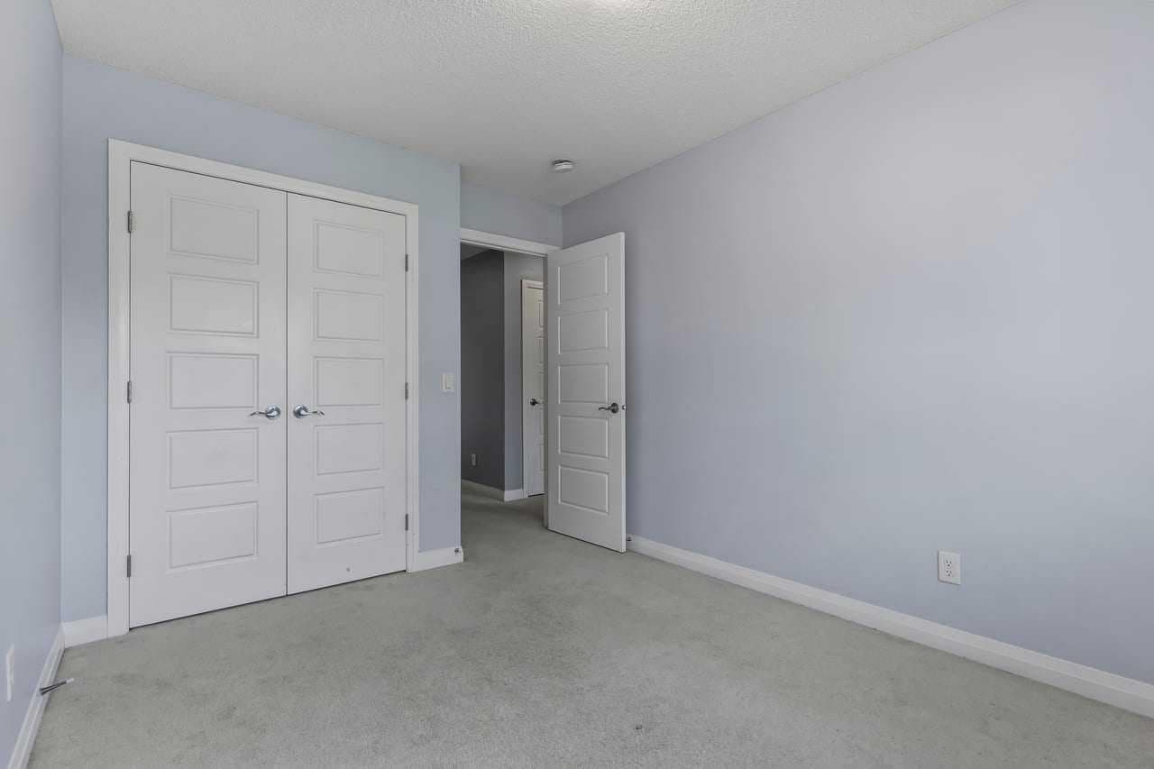 14 Kingfisher Crescent SE