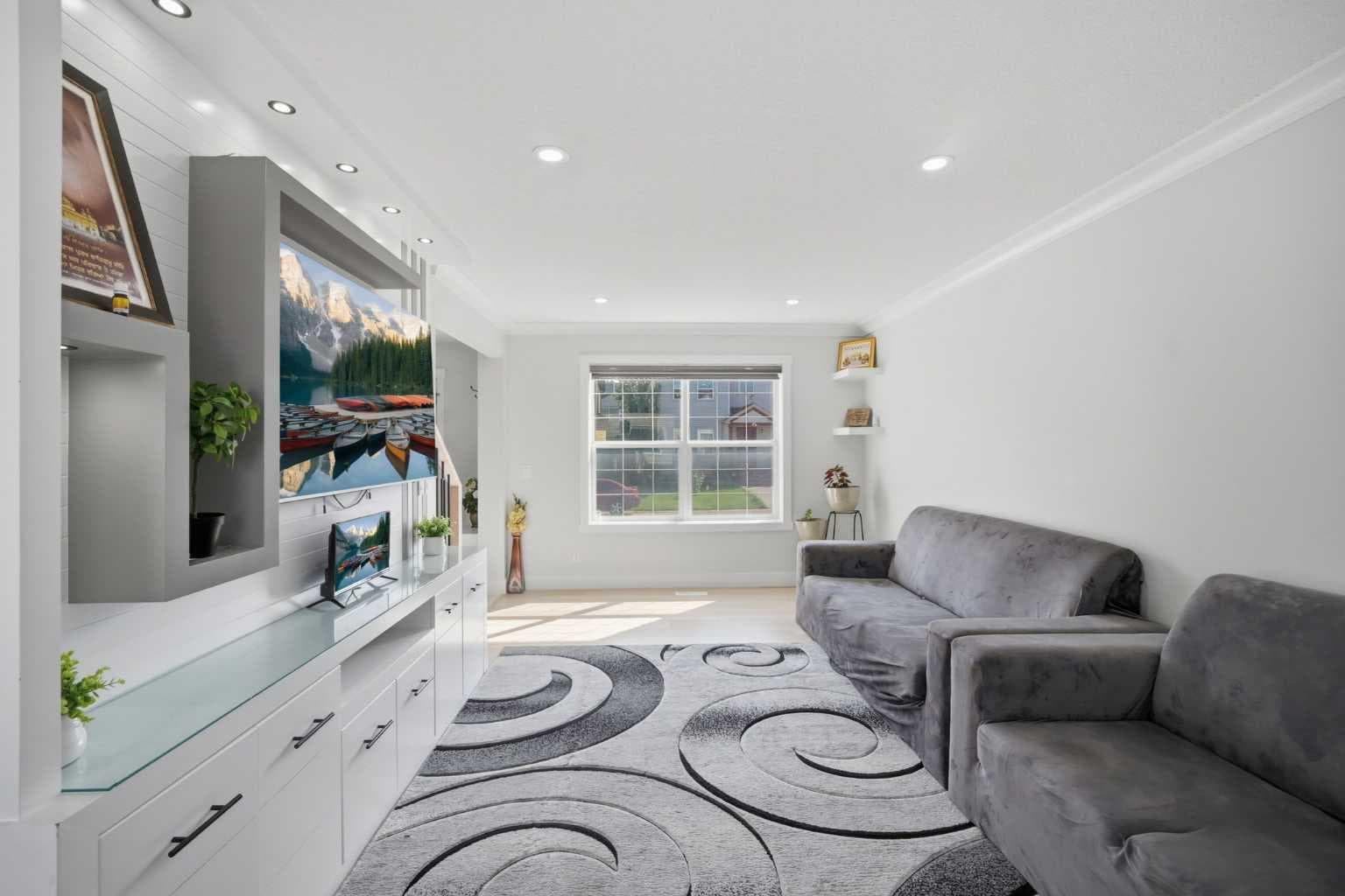 7916 Martha's Haven Park NE