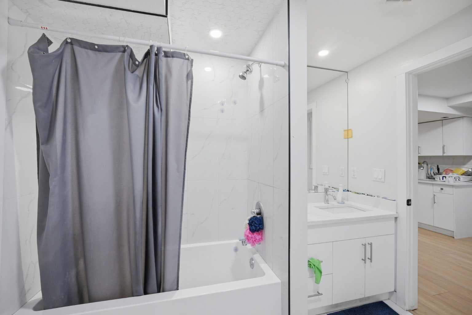 7916 Martha's Haven Park NE