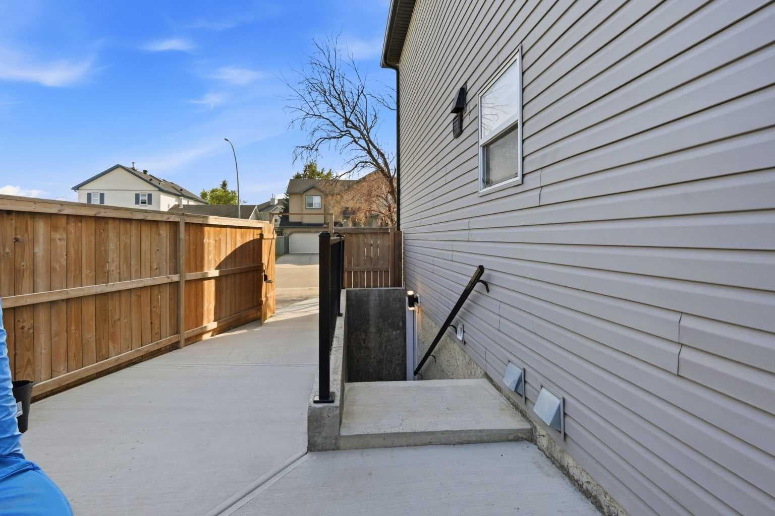 7916 Martha's Haven Park NE