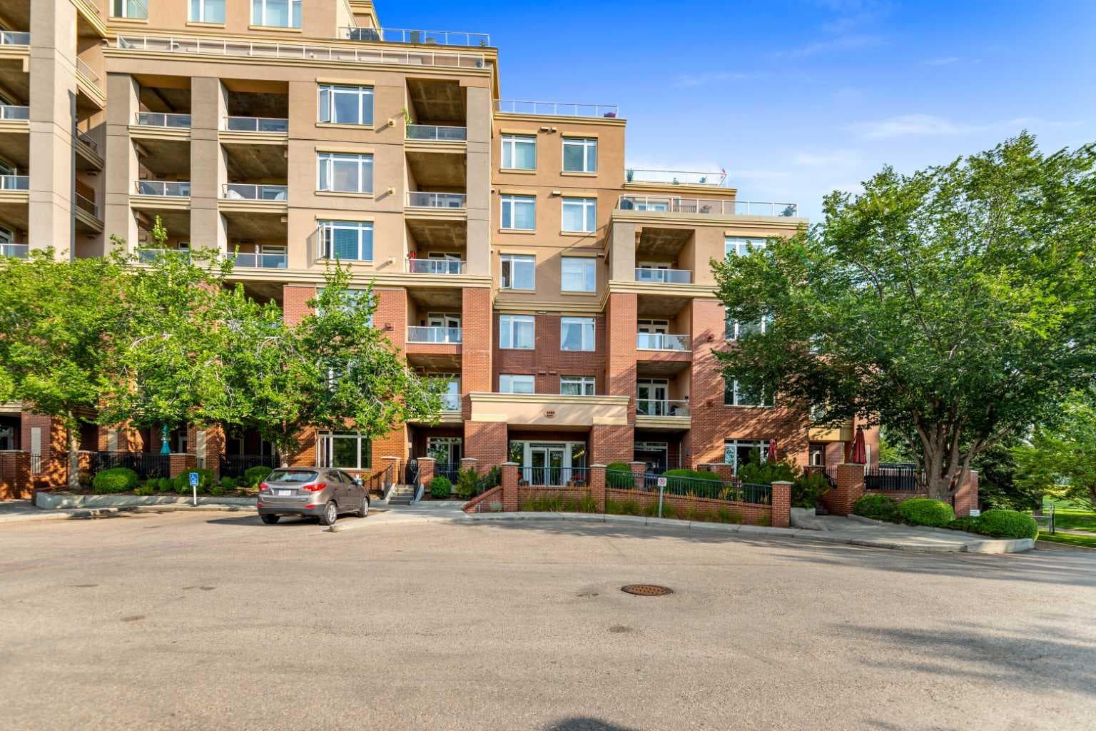3113, 24 Hemlock Crescent SW