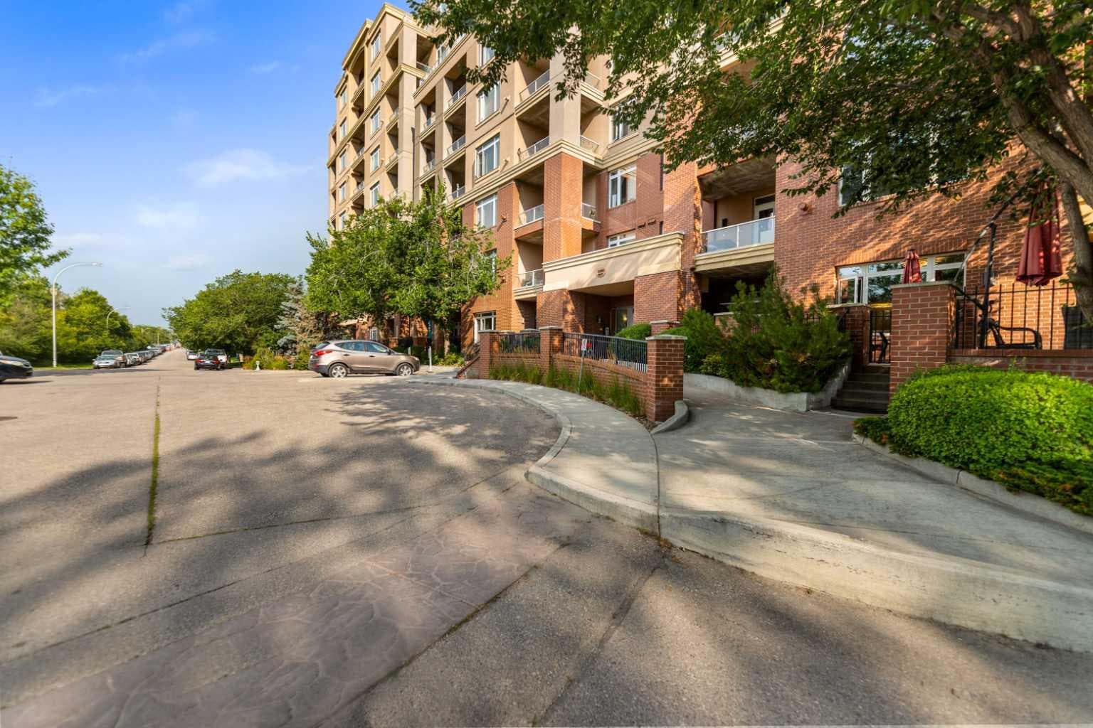 3113, 24 Hemlock Crescent SW
