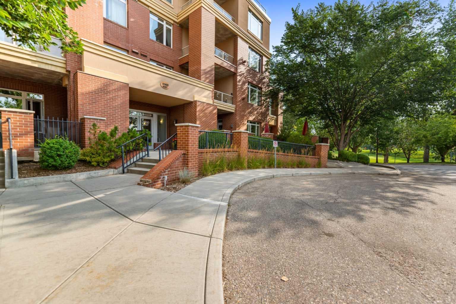 3113, 24 Hemlock Crescent SW