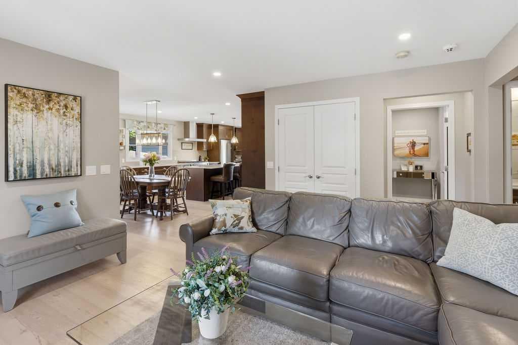 428 Parkridge Rise SE