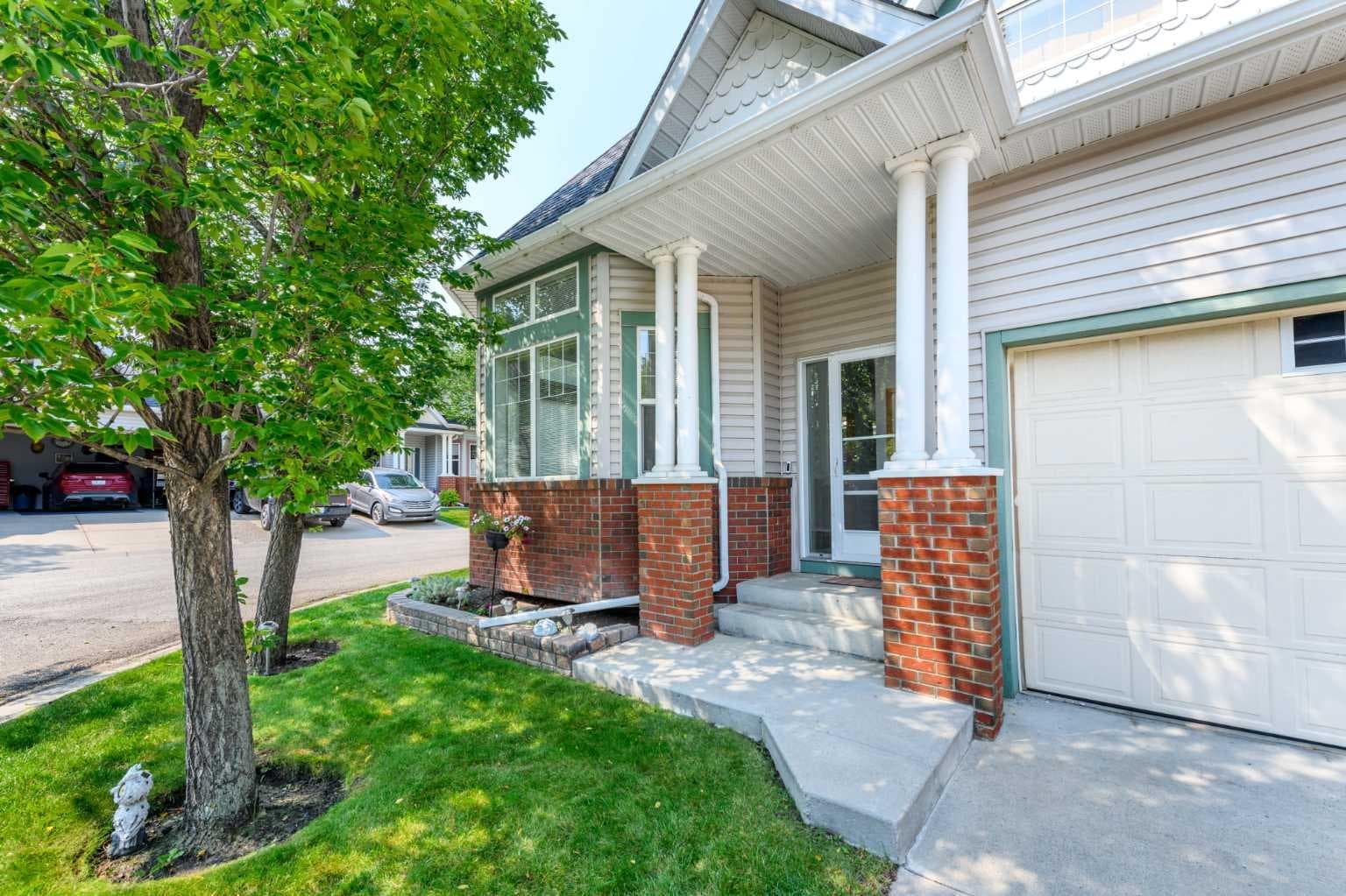 25 Prestwick Pond Terrace SE