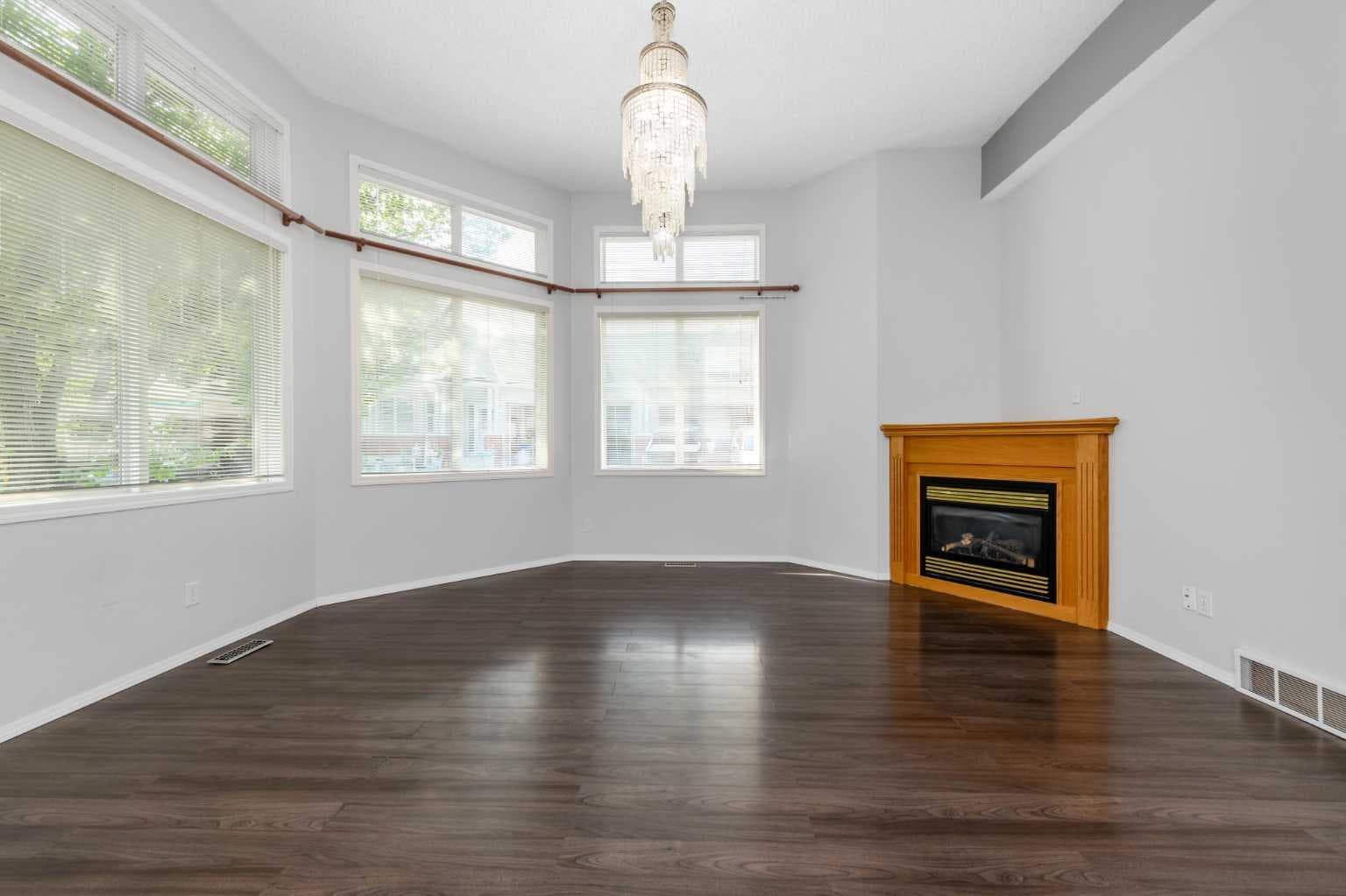 25 Prestwick Pond Terrace SE