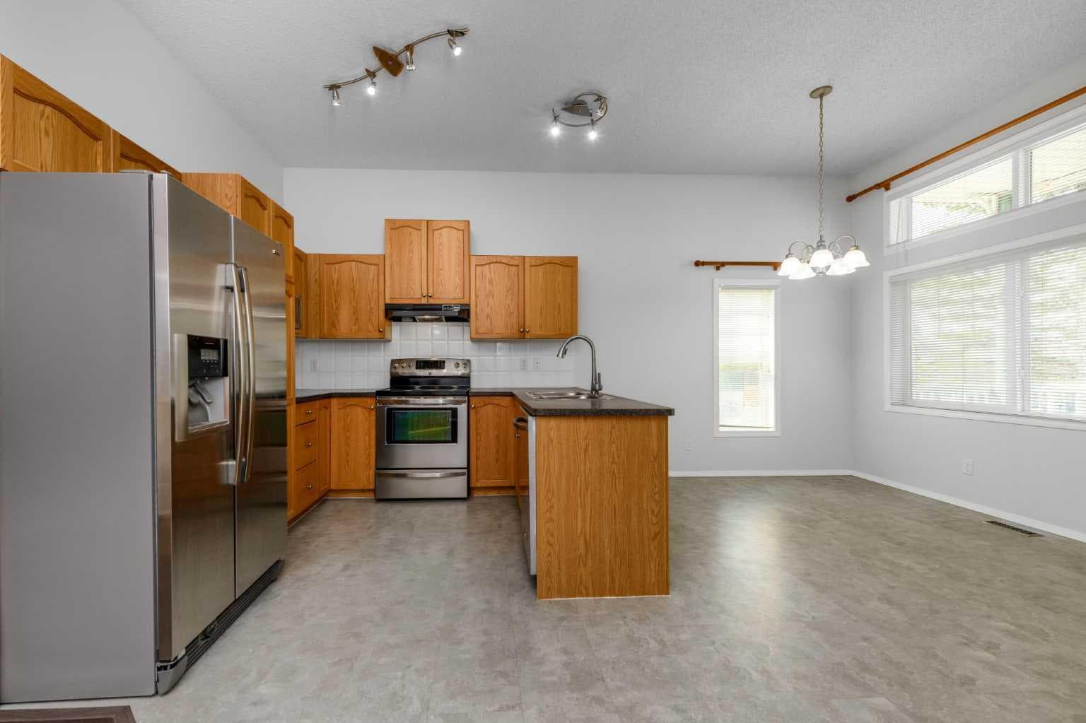 25 Prestwick Pond Terrace SE
