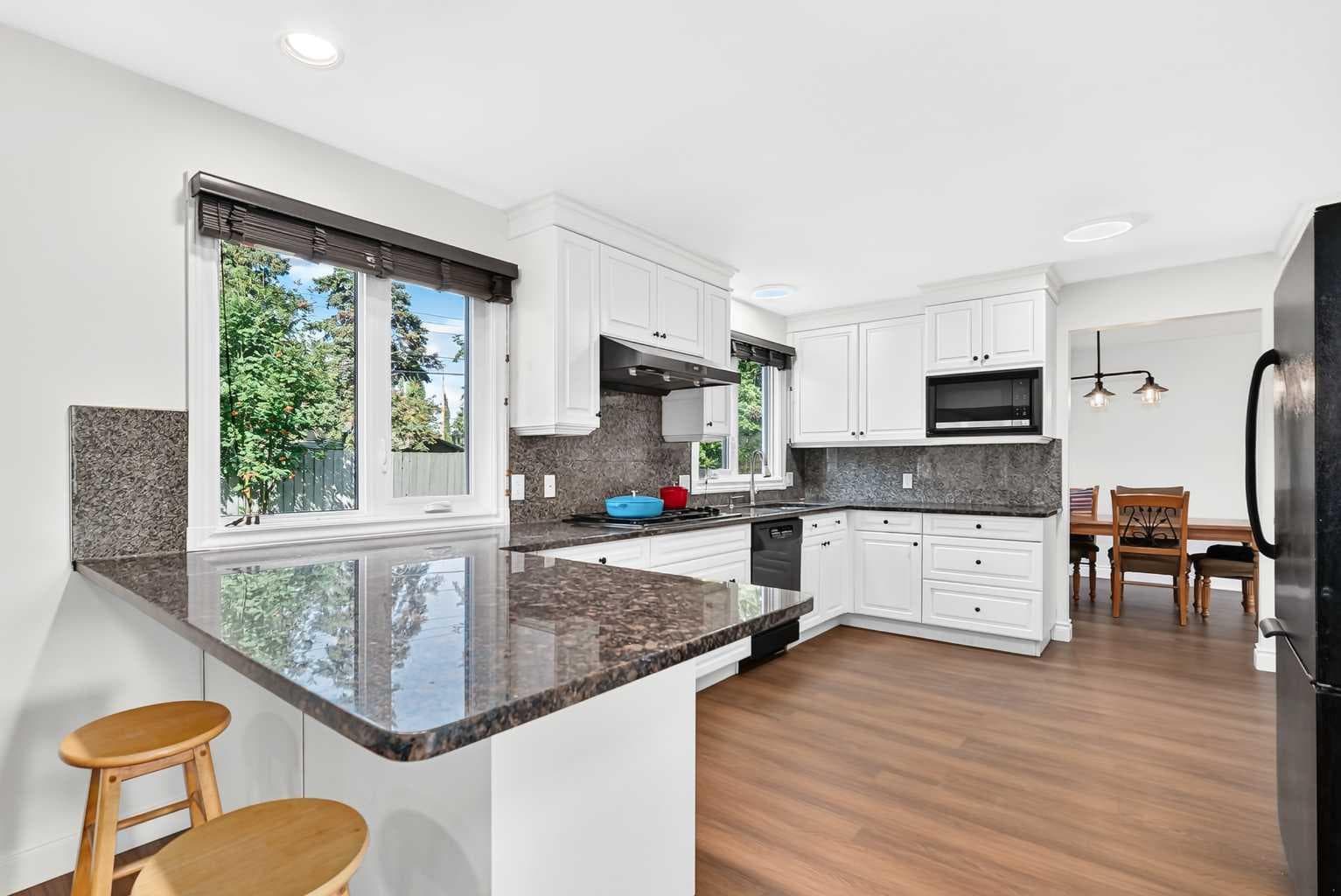 1220 73 Avenue SW