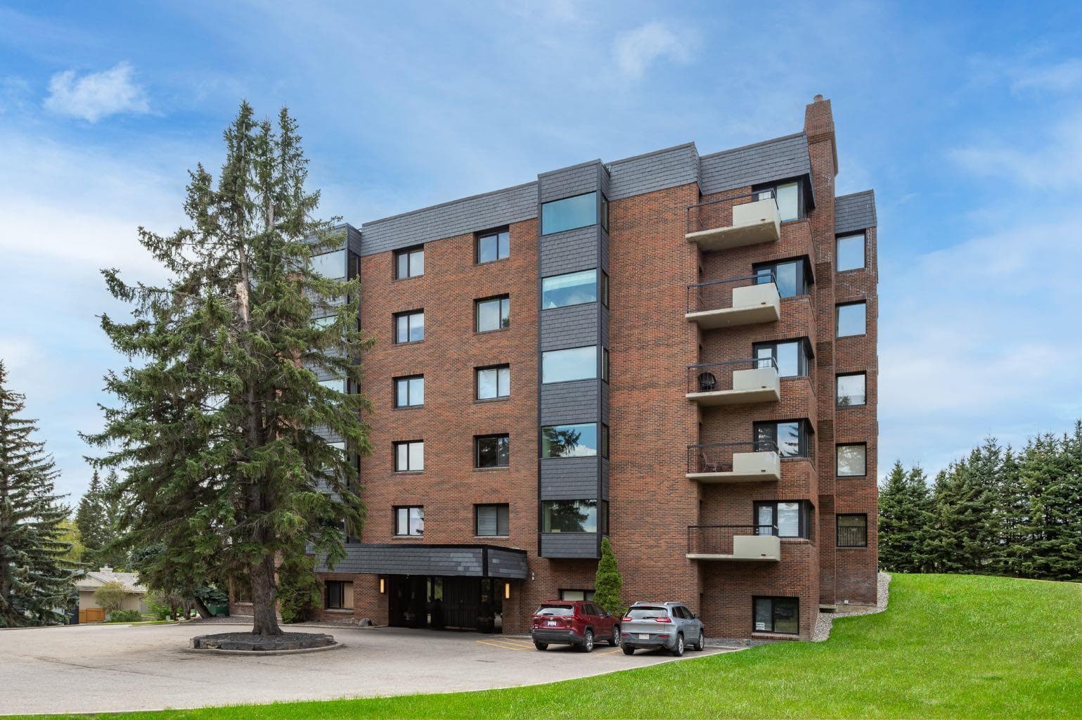 4N, 222 Eagle Ridge Drive SW