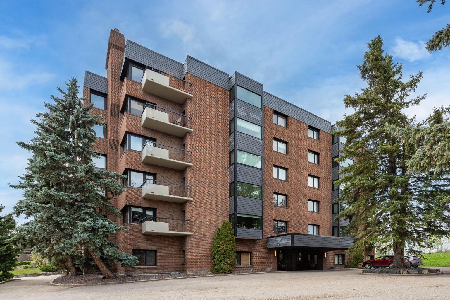 4N, 222 Eagle Ridge Drive SW