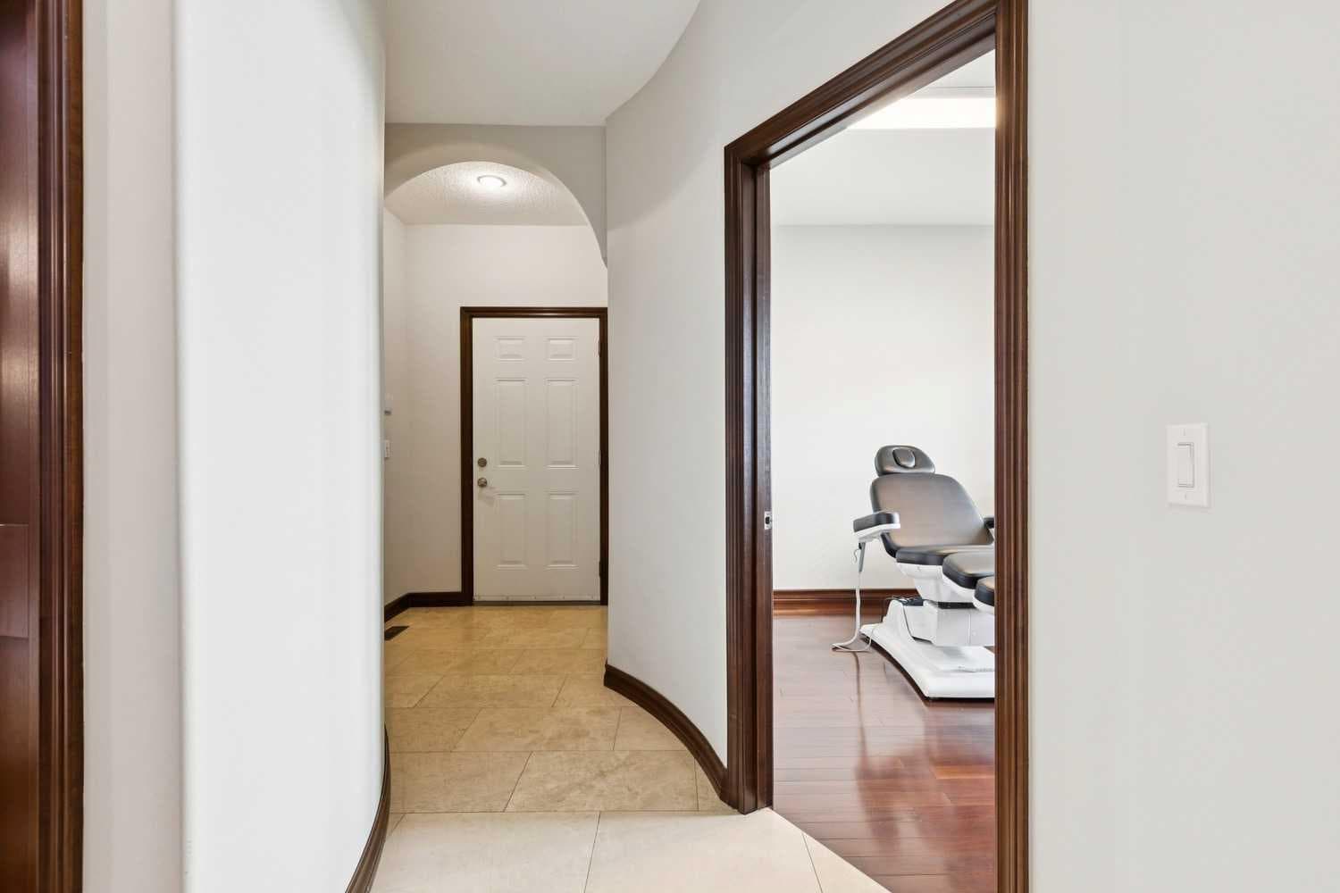 223 Pump Hill Crescent 