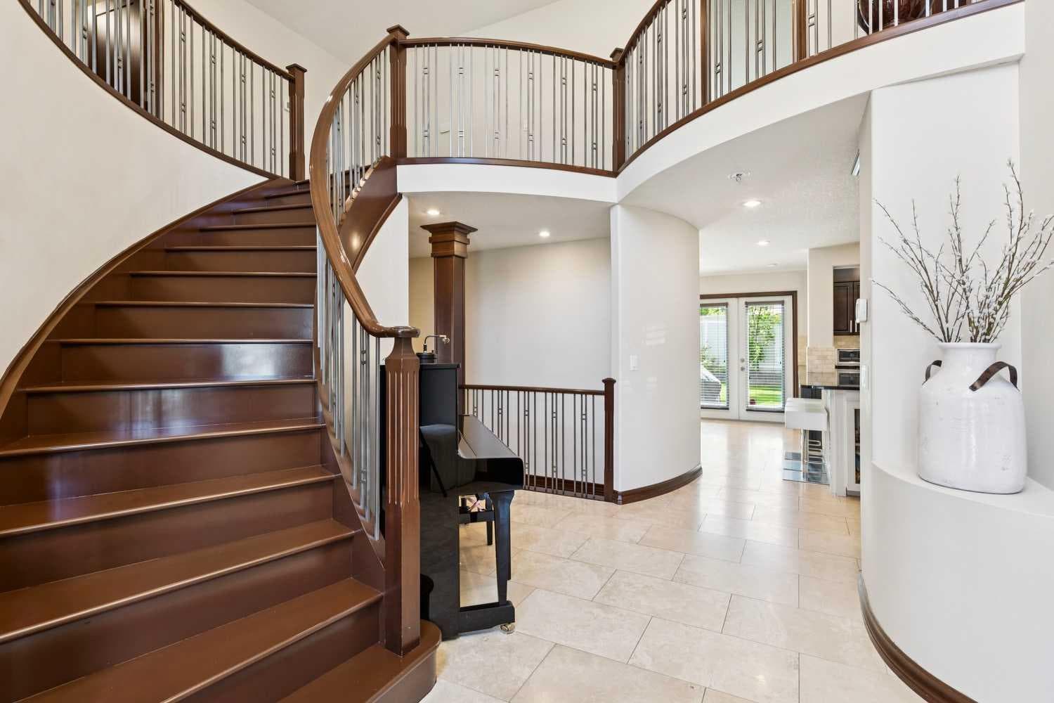 223 Pump Hill Crescent 
