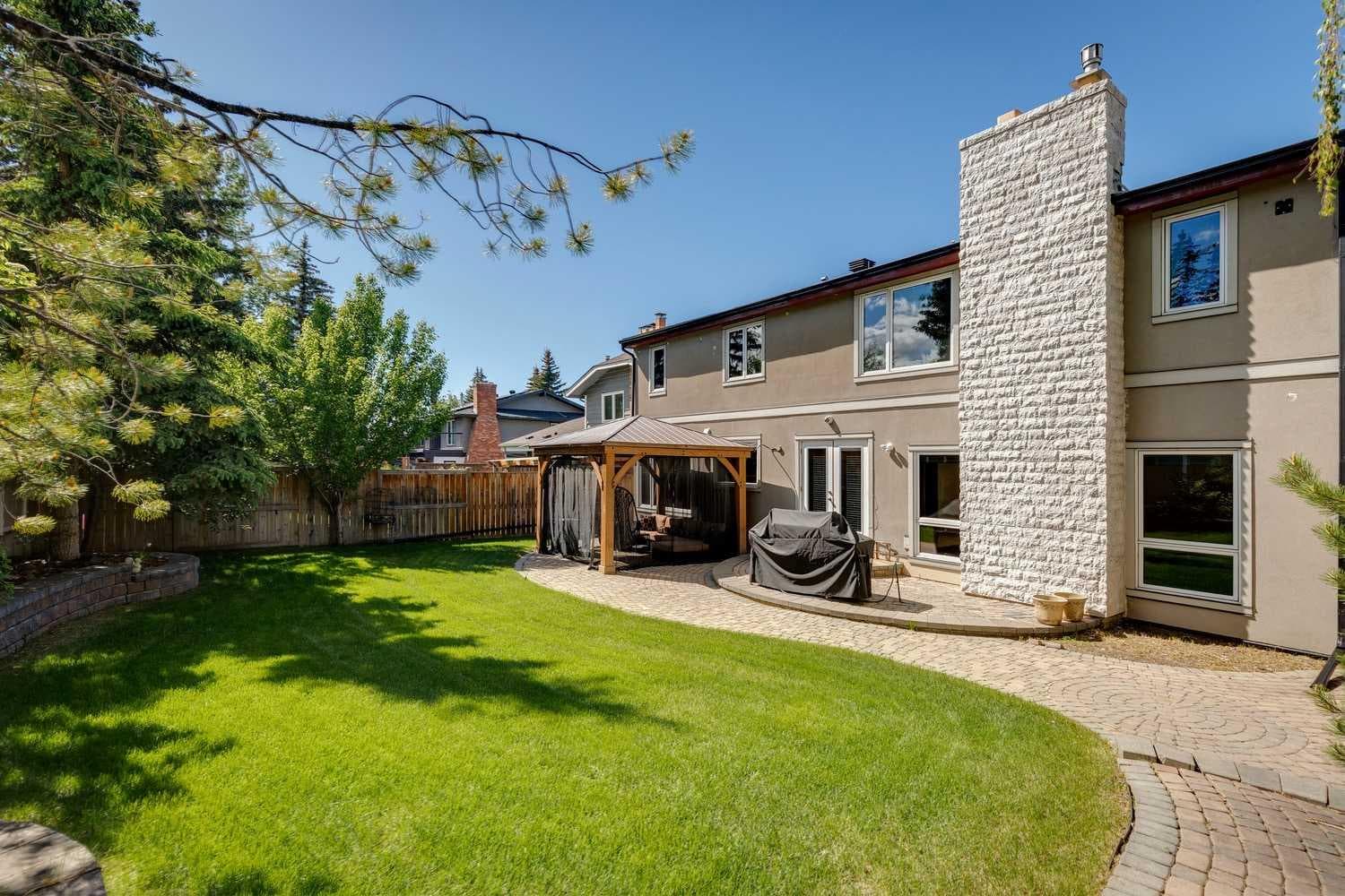 223 Pump Hill Crescent 