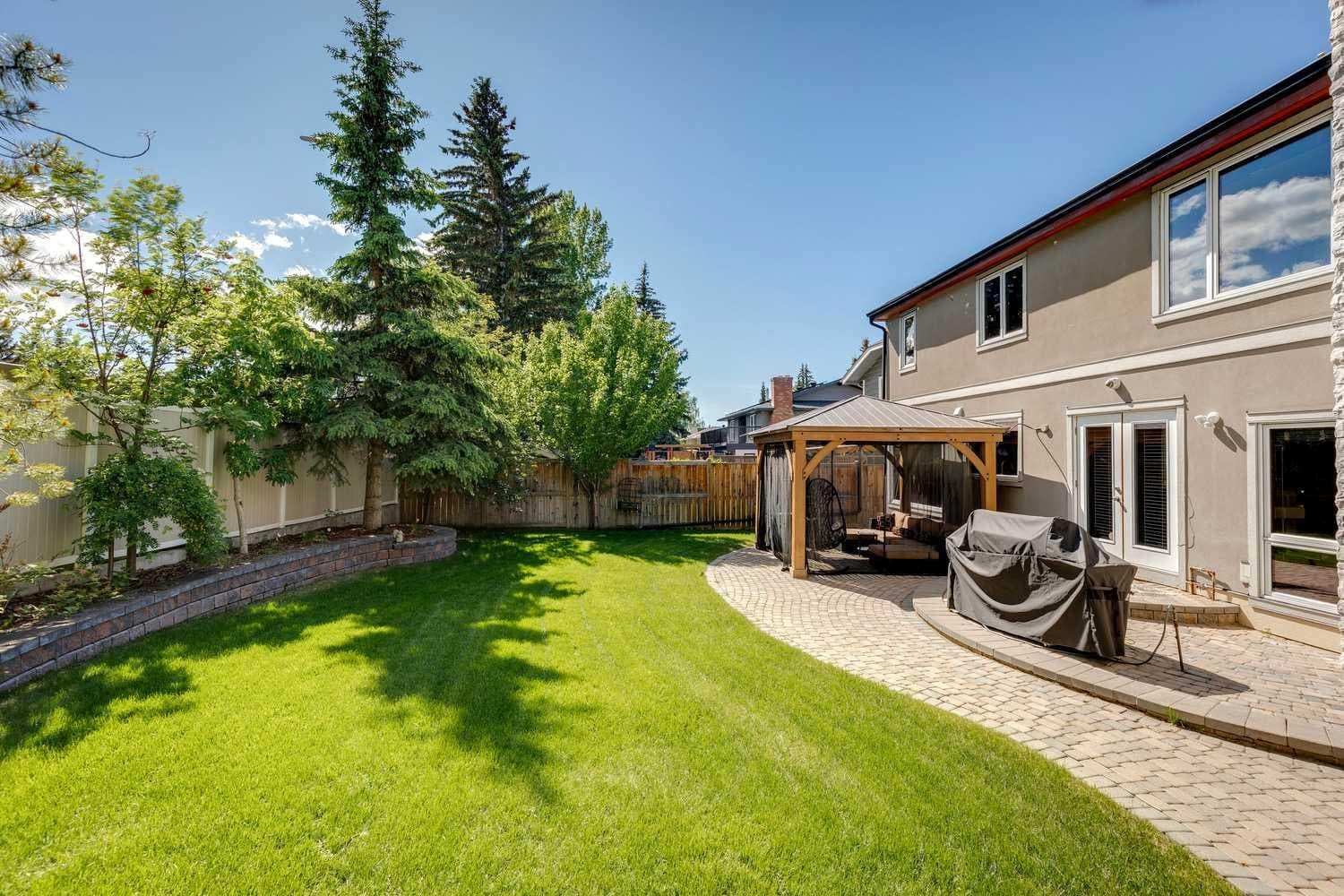 223 Pump Hill Crescent 