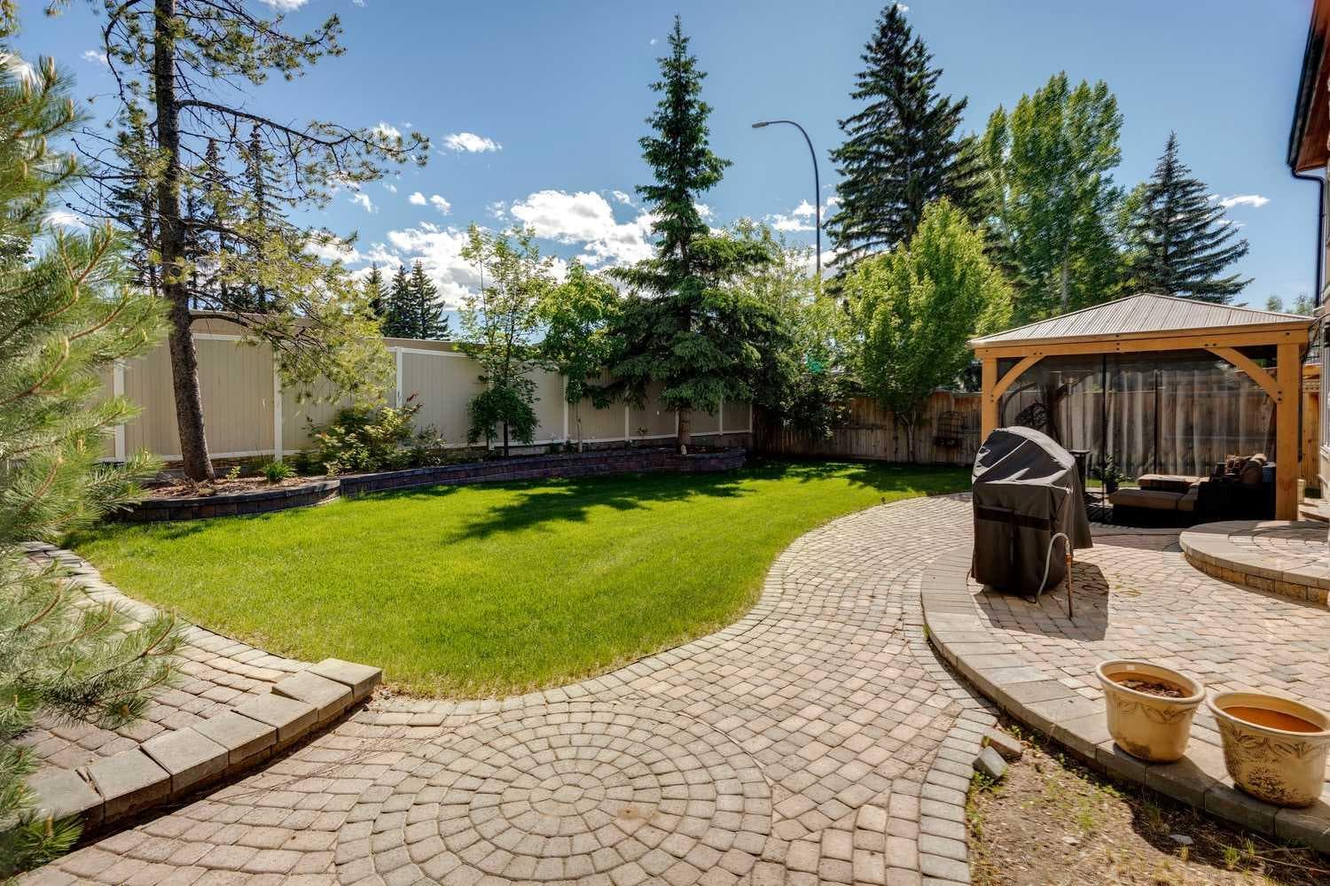 223 Pump Hill Crescent 
