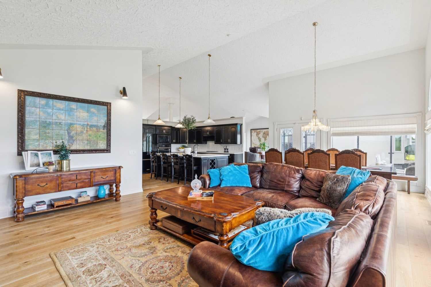 84 EDENSTONE Way NW
