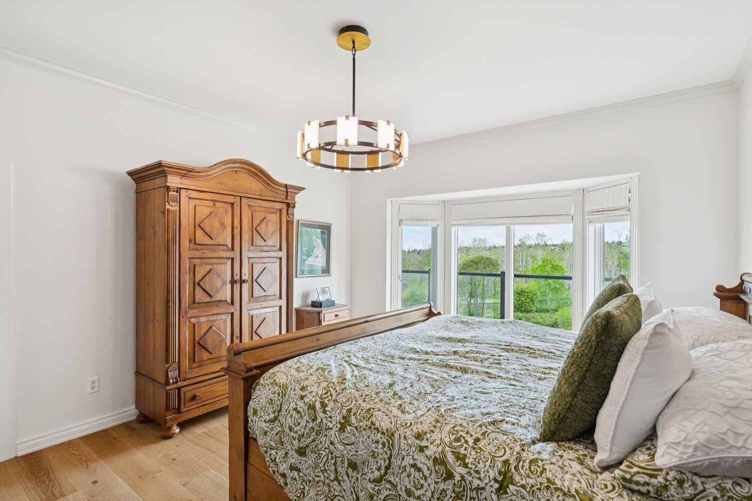 84 EDENSTONE Way NW