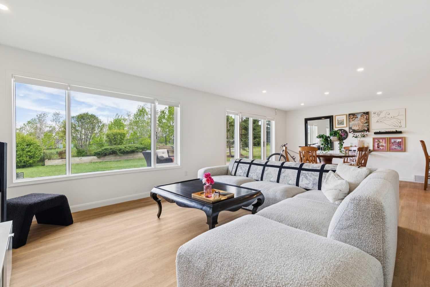 84 EDENSTONE Way NW