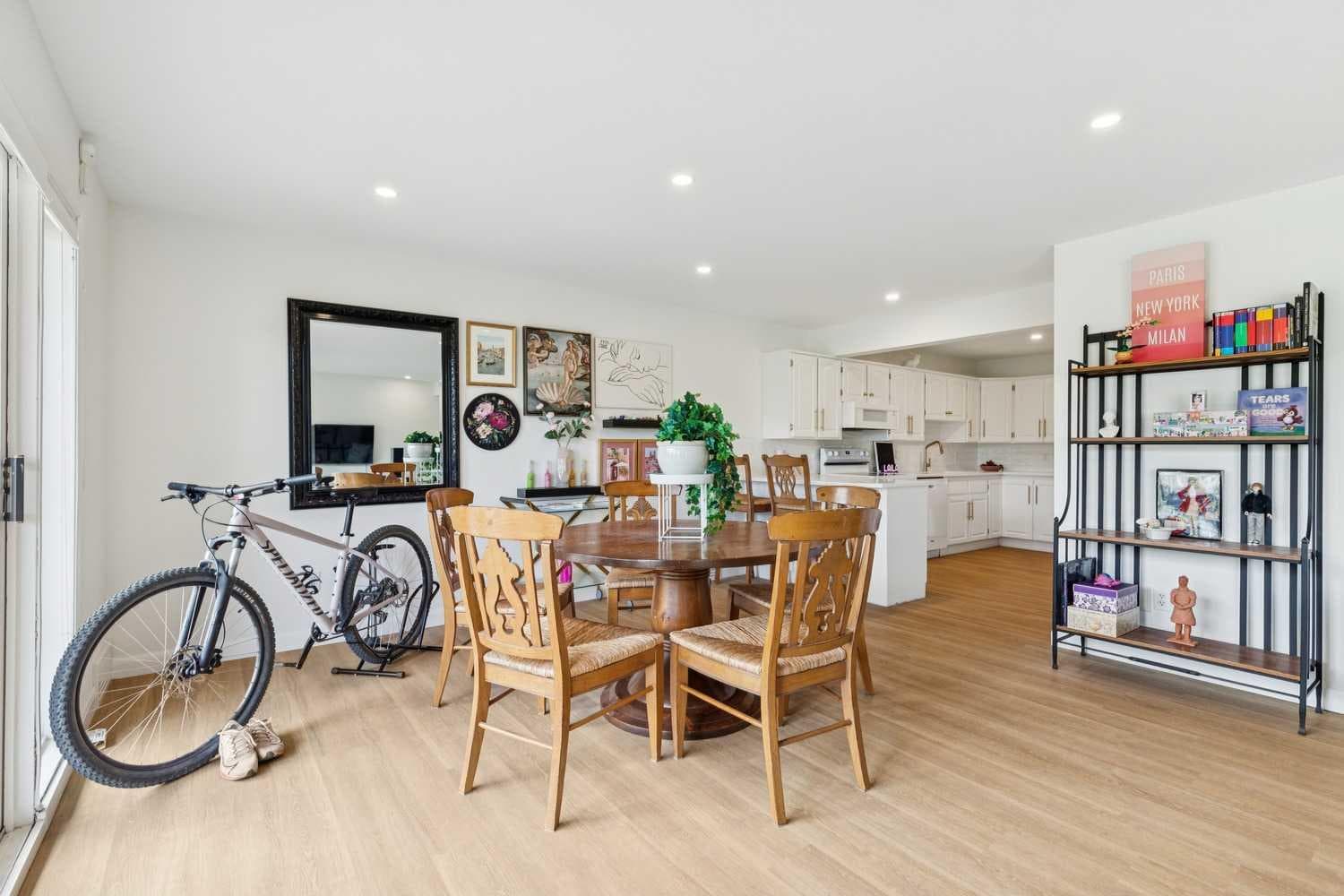84 EDENSTONE Way NW