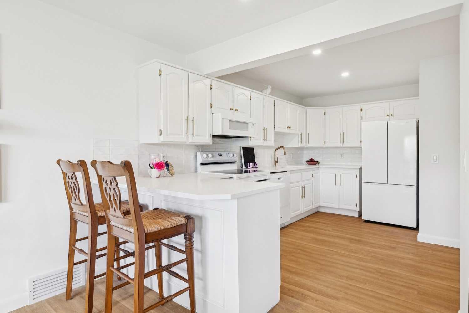 84 EDENSTONE Way NW