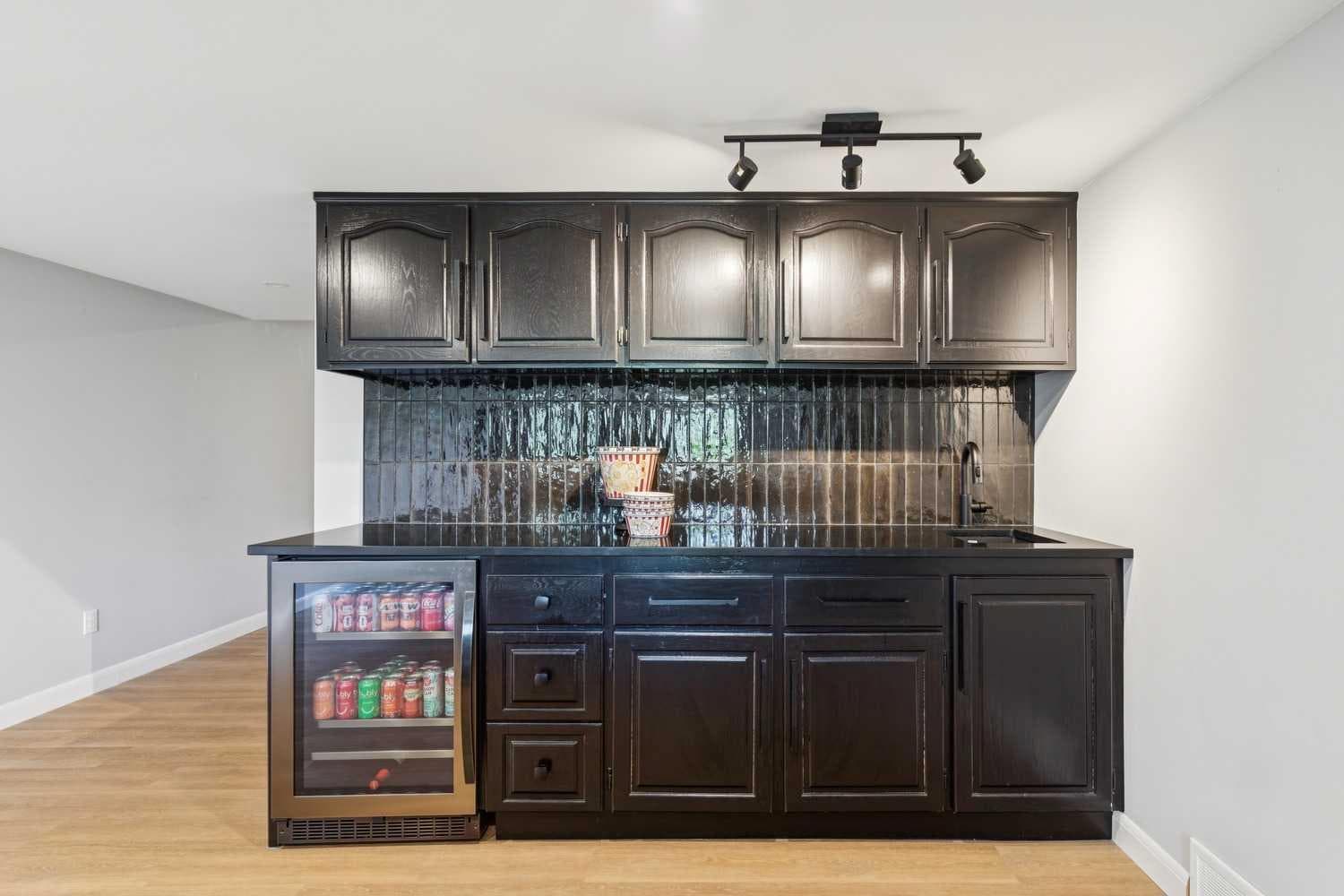 84 EDENSTONE Way NW