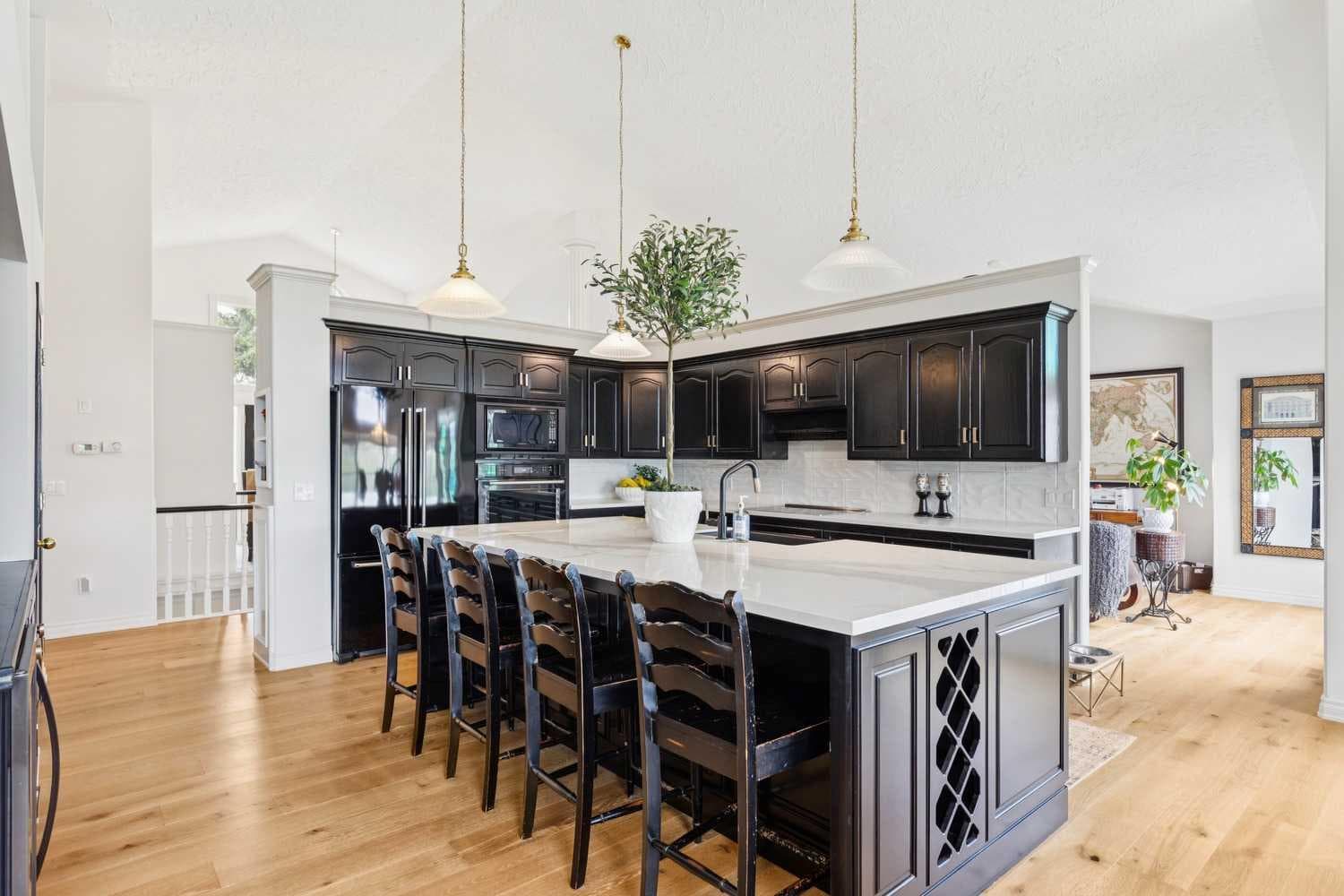 84 EDENSTONE Way NW