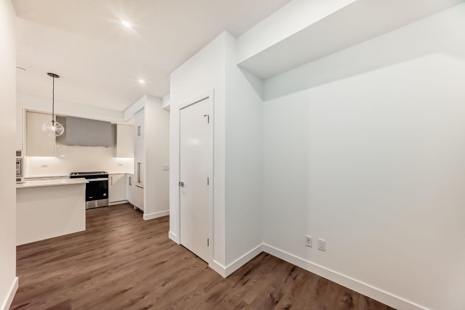 205, 8370 Broadcast Avenue SW