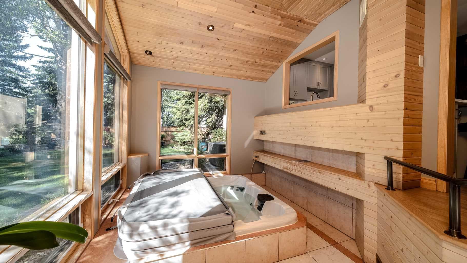 152 Mapleburn Drive SE