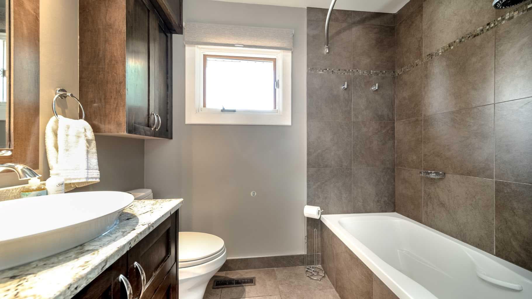 152 Mapleburn Drive SE