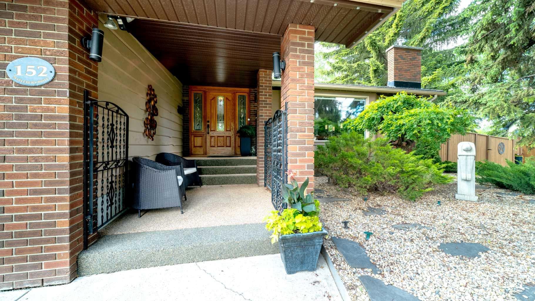 152 Mapleburn Drive SE