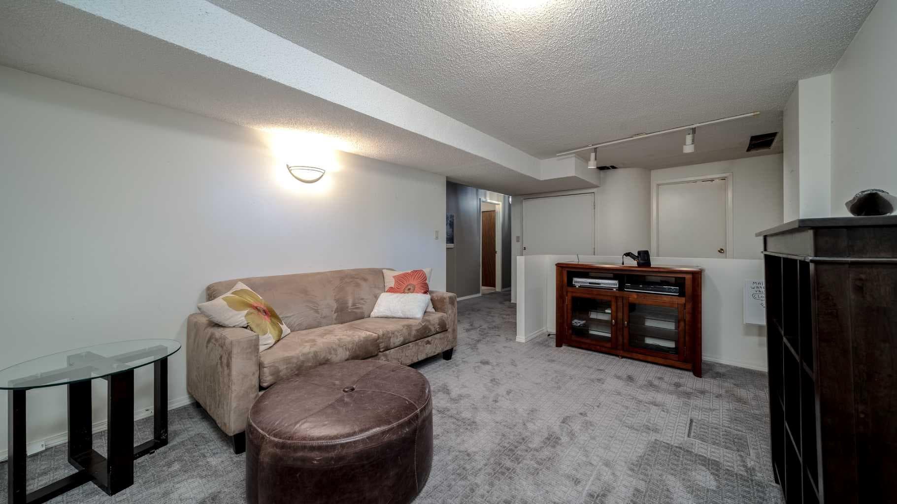 152 Mapleburn Drive SE