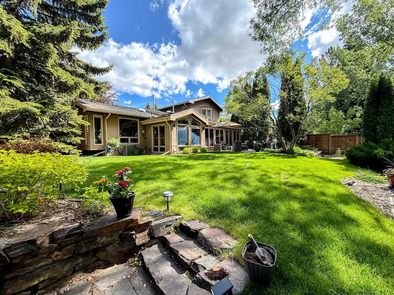 152 Mapleburn Drive SE