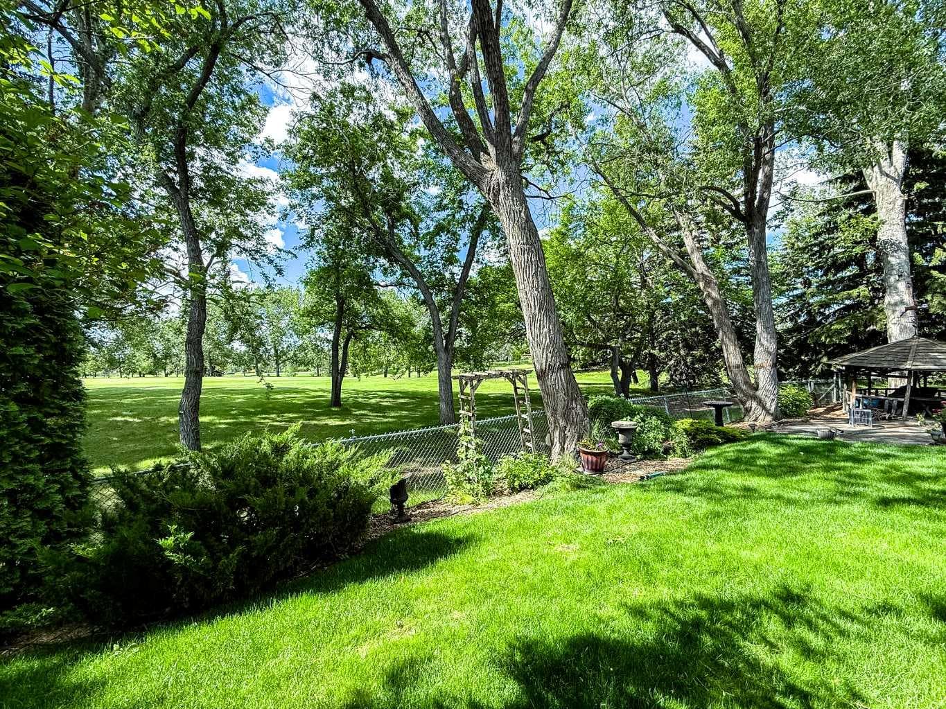 152 Mapleburn Drive SE