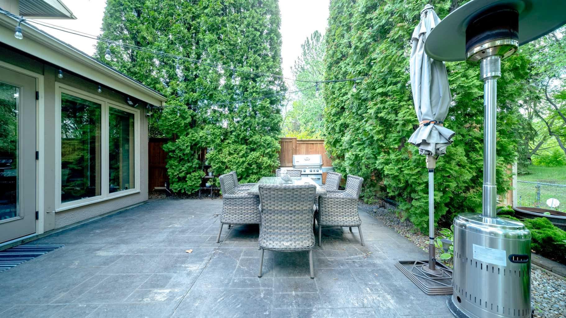 152 Mapleburn Drive SE
