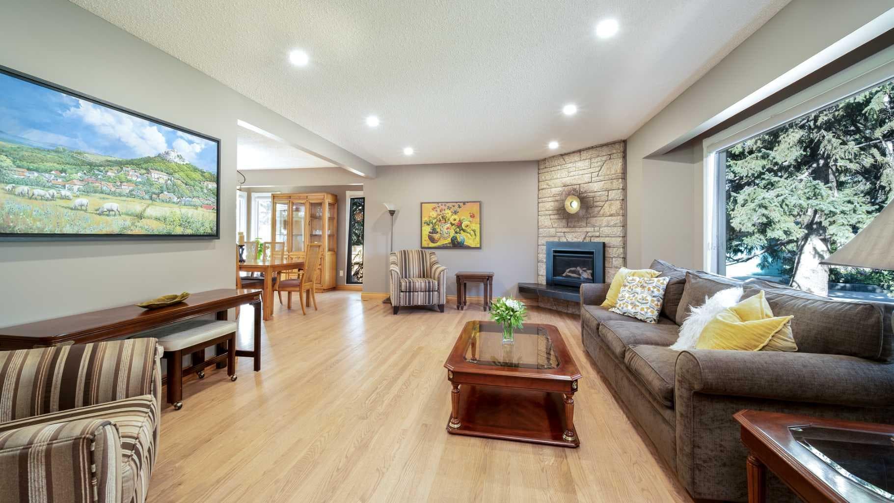 152 Mapleburn Drive SE