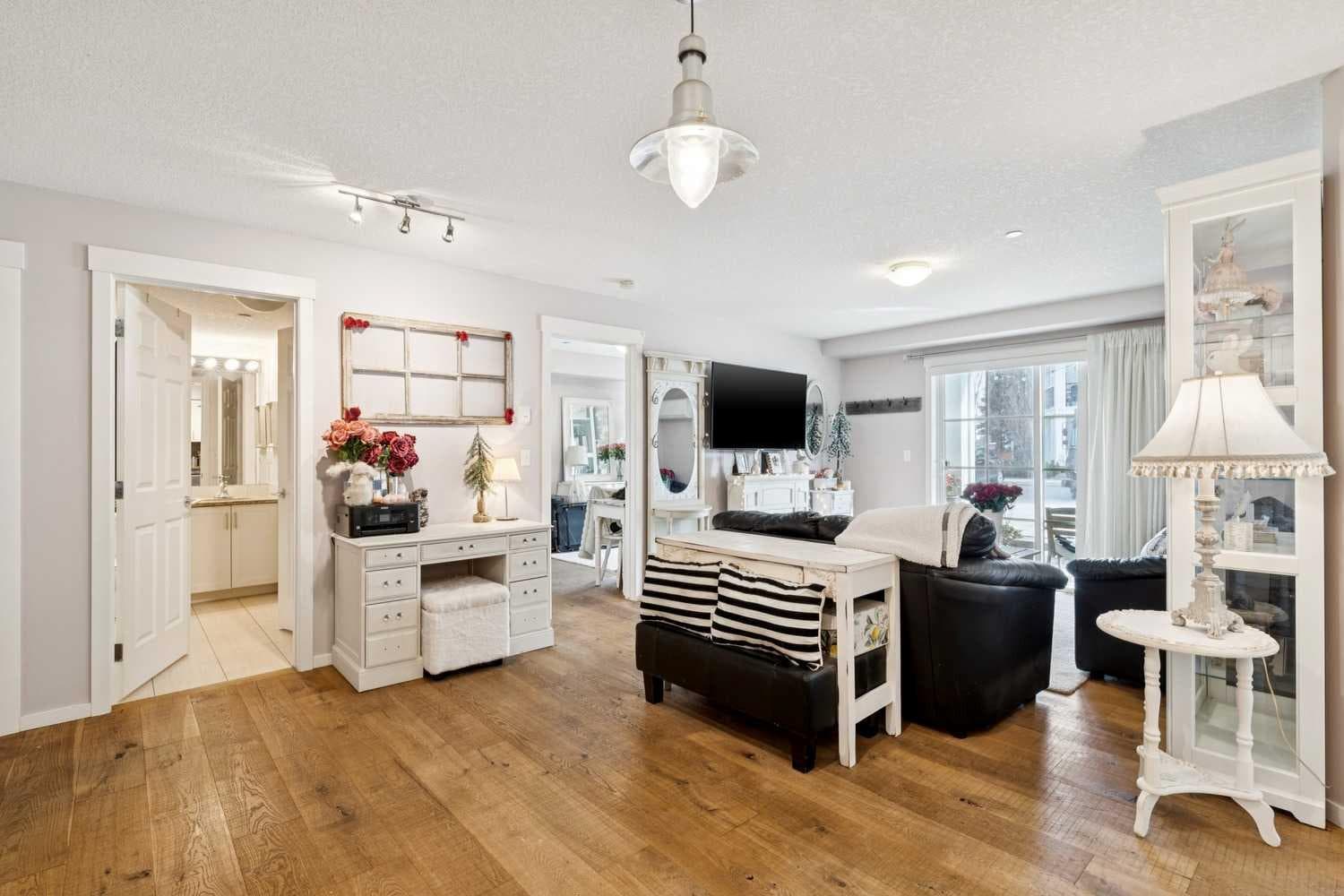 3110, 279 Copperpond Common SE