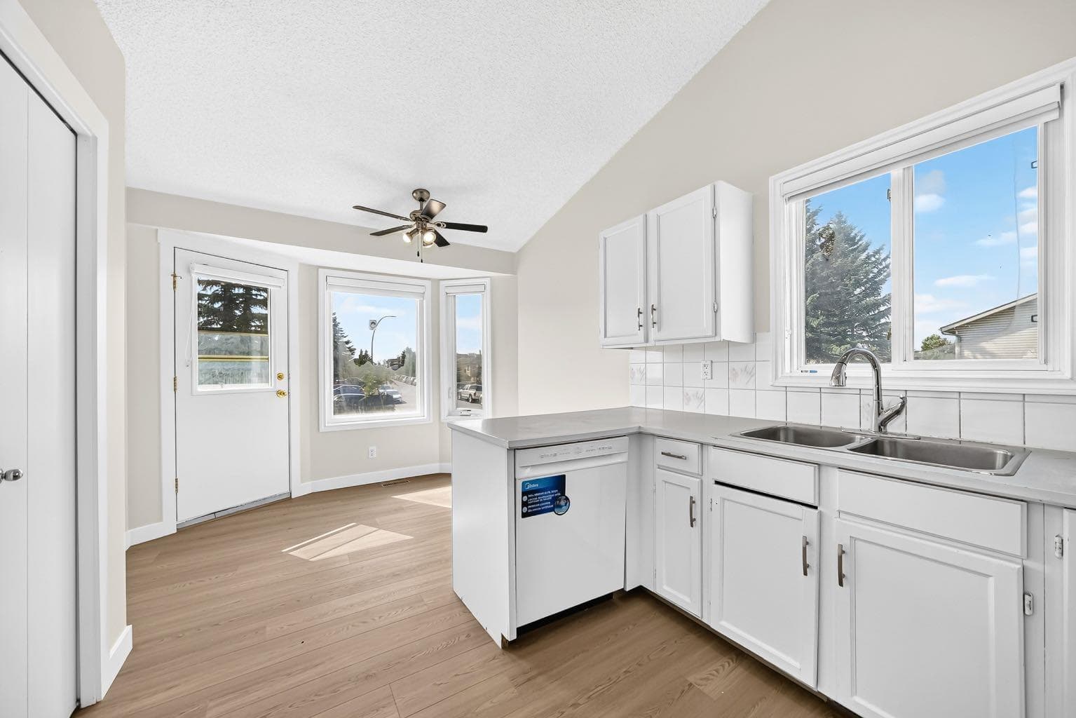 143 Applewood Drive SE
