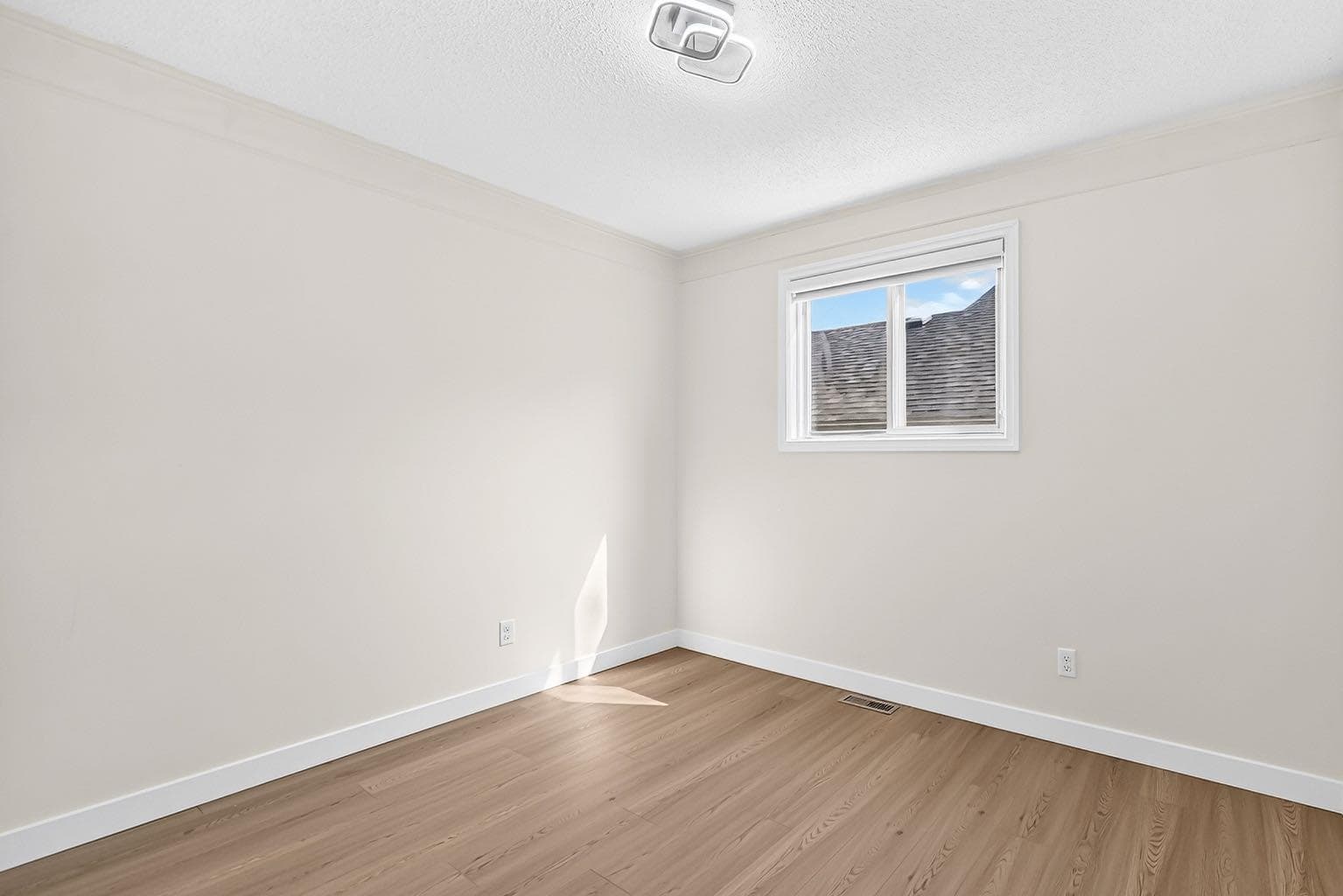 143 Applewood Drive SE