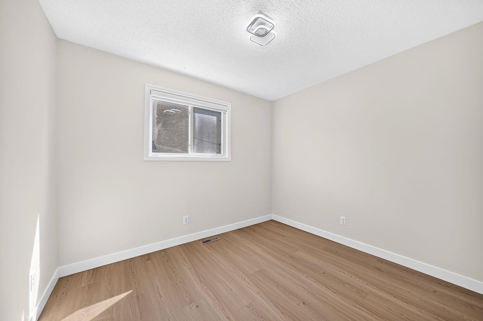143 Applewood Drive SE