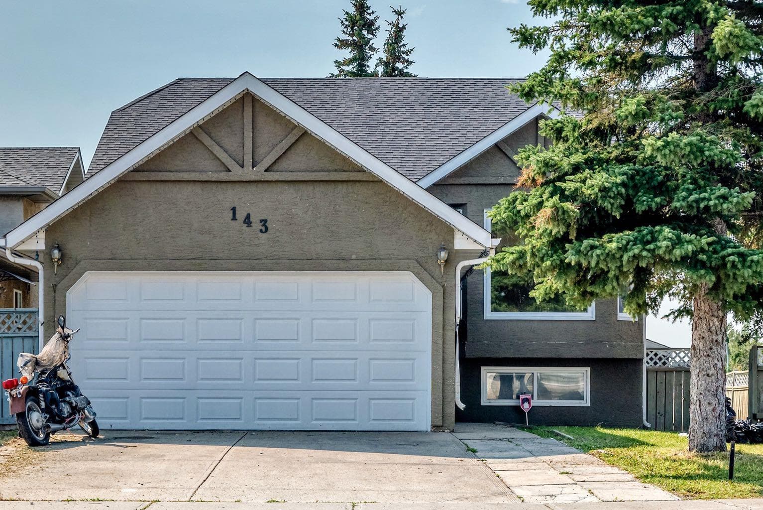 143 Applewood Drive SE