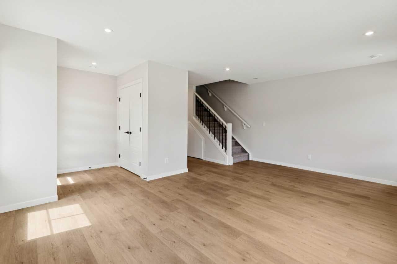 1201, 350 Mahogany Parade SE