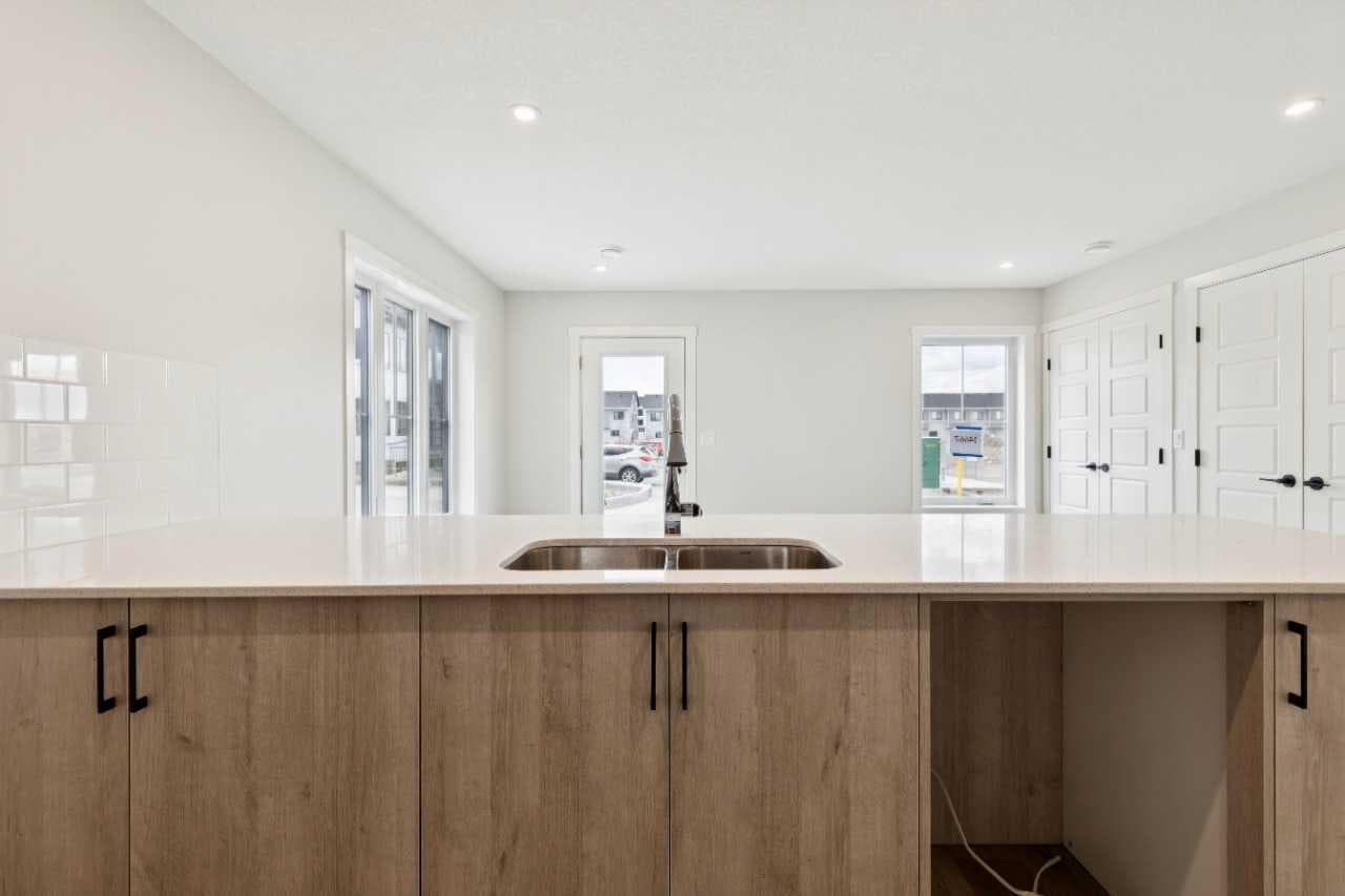 1201, 350 Mahogany Parade SE
