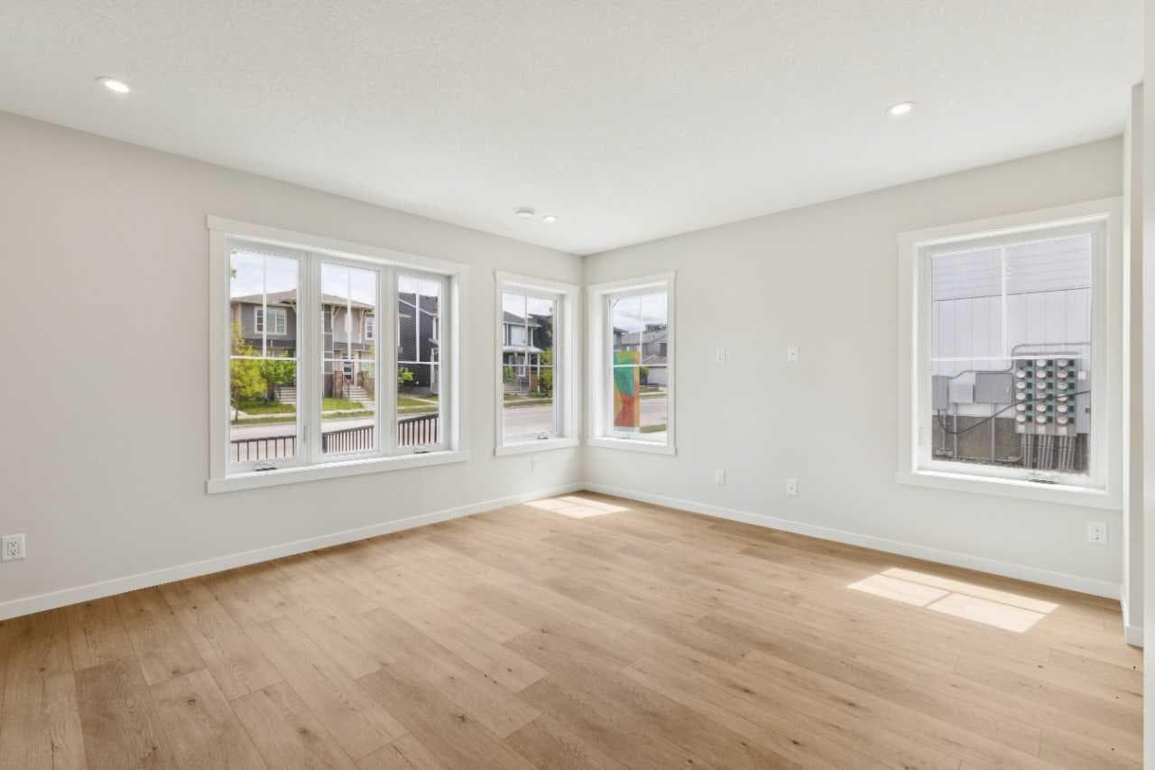 1201, 350 Mahogany Parade SE
