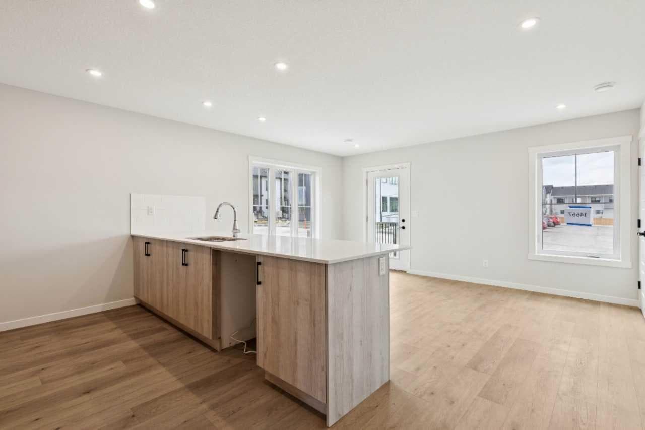 1201, 350 Mahogany Parade SE