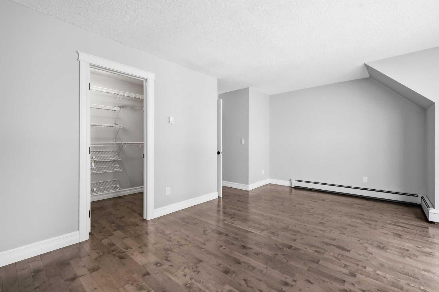 B, 2115 35 Avenue SW