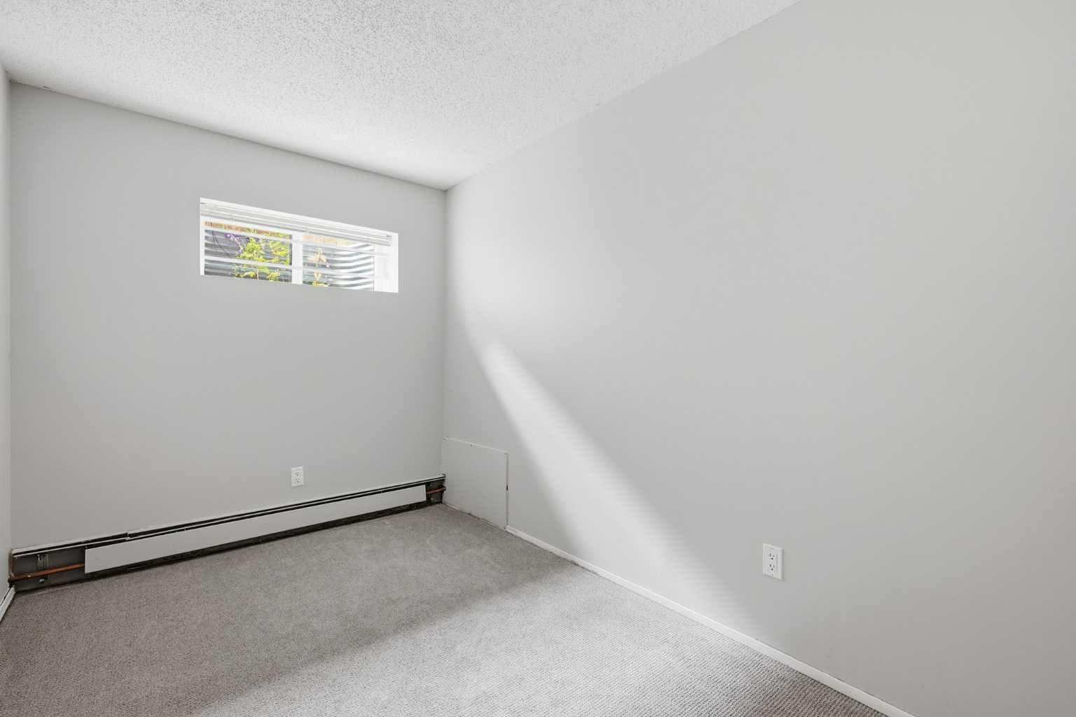 B, 2115 35 Avenue SW