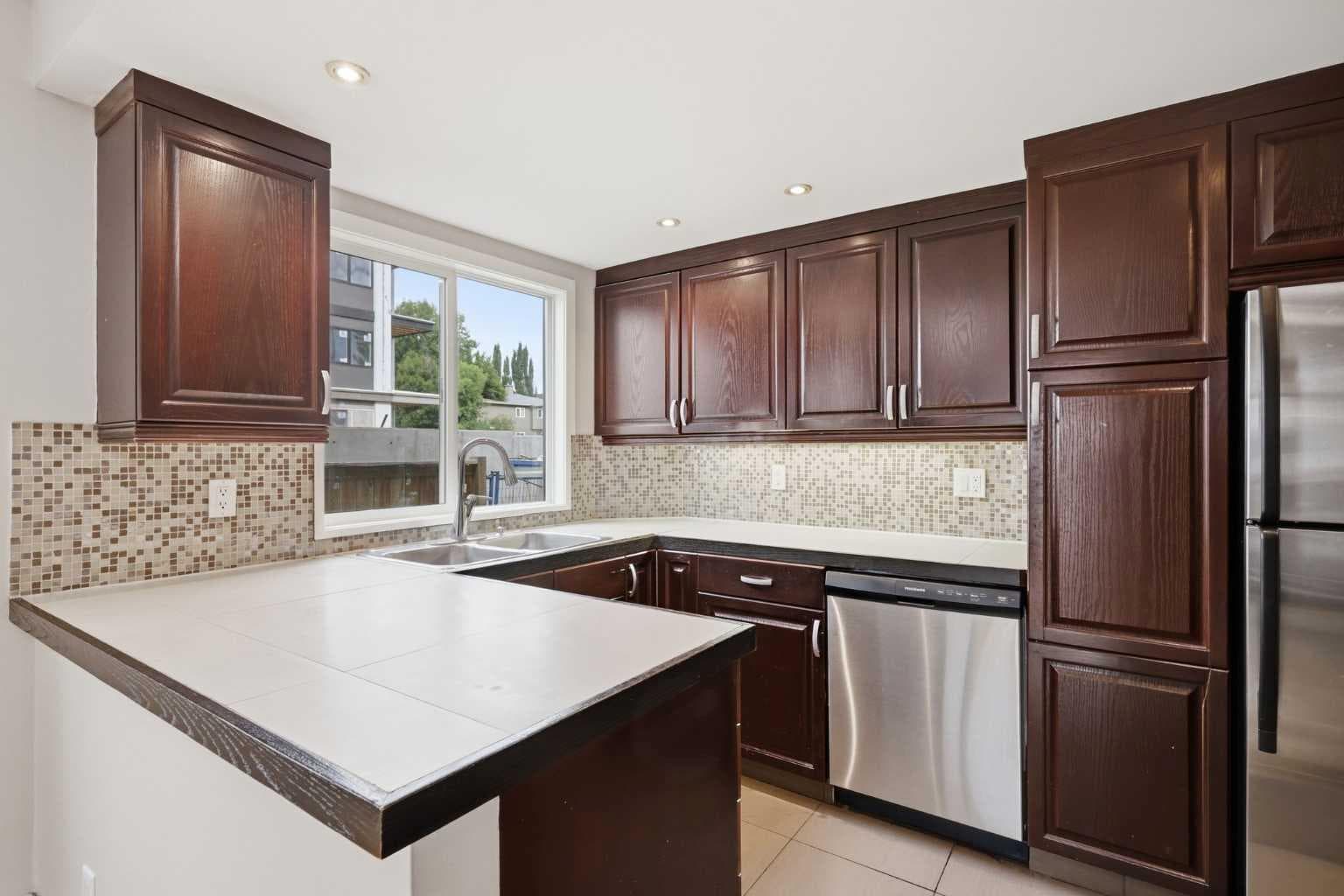 B, 2115 35 Avenue SW