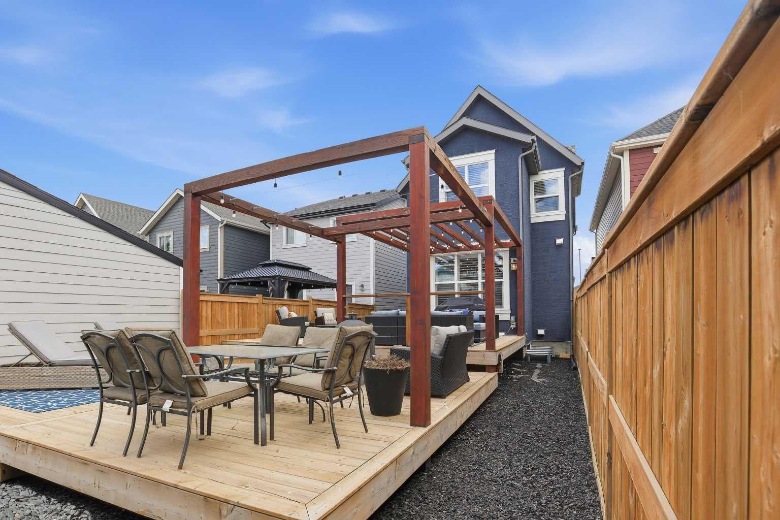 374 Masters Road SE