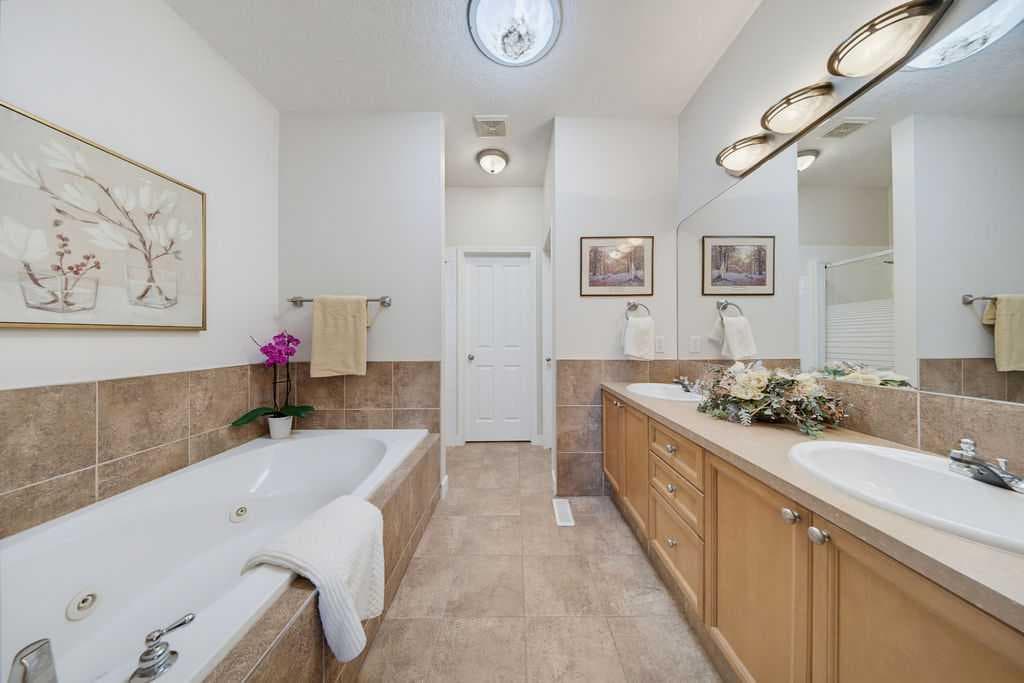 111 Invermere Close 